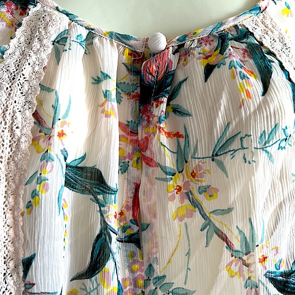 Lauren Conrad Boho Floral Cream Colored Wispy Keyhole Short Sleeve Top *Size L* - Picture 3 of 6